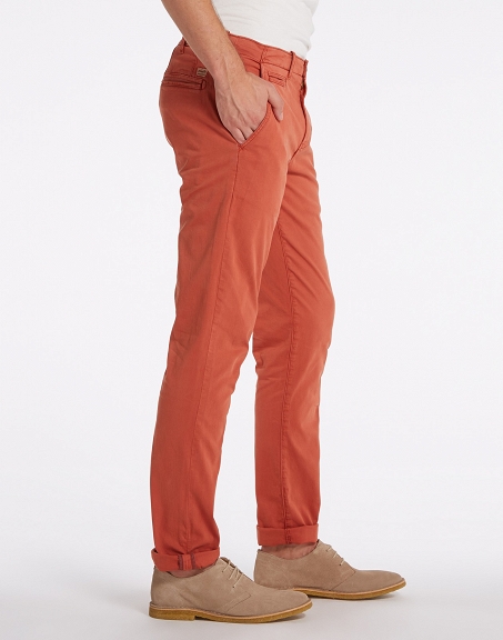 WRANGLER CHINO MĘSKIE SPODNIE MATERIAŁOWE RED OCHRE W14LP773J