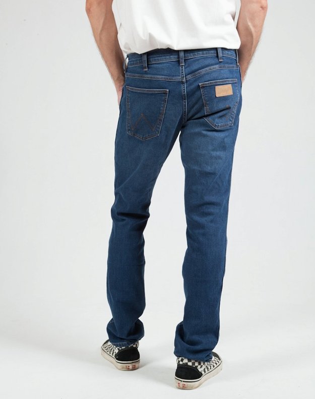 WRANGLER GREENSBORO MĘSKIE SPODNIE JEANSOWE FAR GONE W15QOAR21