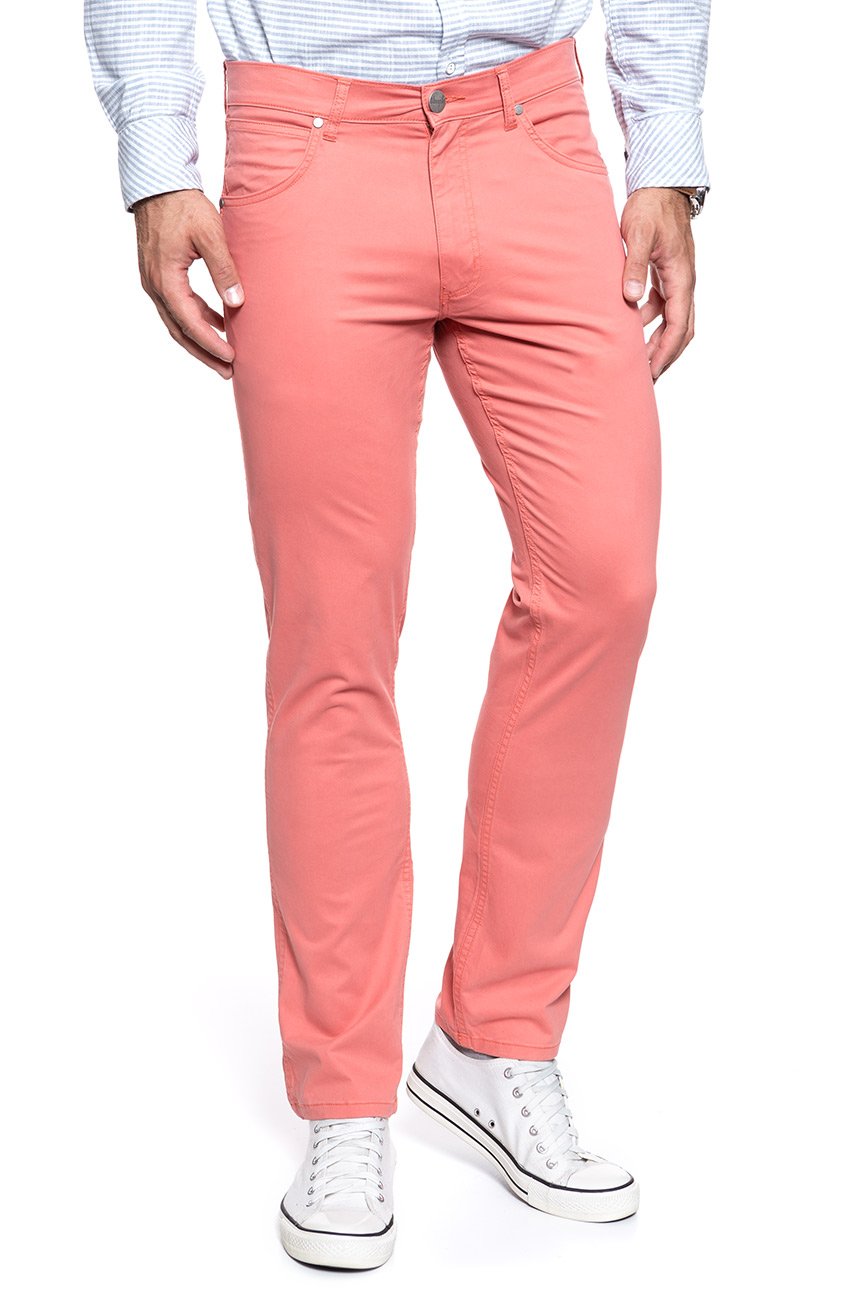 WRANGLER SPODNIE MĘSKIE GREENSBORO CORAL W15QWAR03