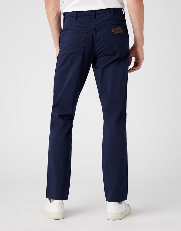 WRANGLER TEXAS SLIM MĘSKIE SPODNIE MATERIAŁOWE NAVY W12SEA114