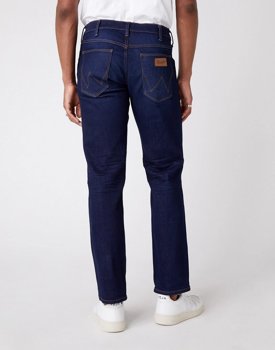 MĘSKIE SPODNIE JEANSOWE WRANGLER GREENSBORO DARK FEVER W15QQ892G