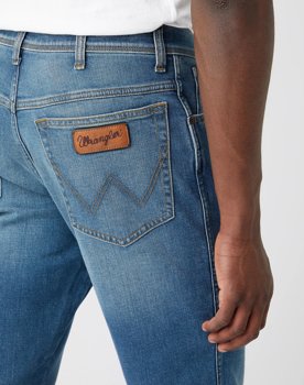 MĘSKIE SPODNIE JEANSOWE WRANGLER TEXAS TAPER IN CLOVER W12TX5365