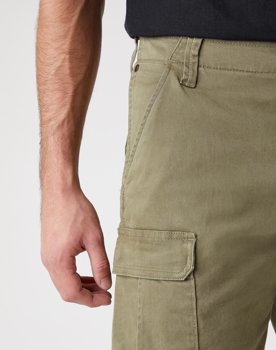 SPODENKI MĘSKIE WRANGLER CASEY CARGO SHORTS LONE TREE GREEN W1C350G38