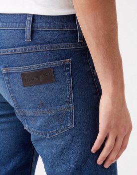 WRANGLER COLTON SHORTS MĘSKIE SZORTY KRÓTKIE SPODENKI  BLUE ARCADE W15VYL31Q