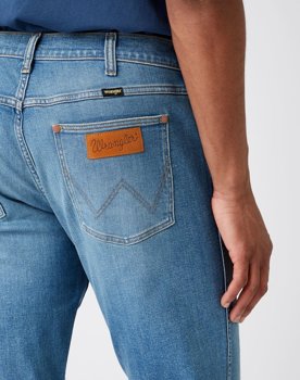 WRANGLER GREENSBORO MĘSKIE SPODNIE JEANSOWE DUSTY DEVIL W15QC4665