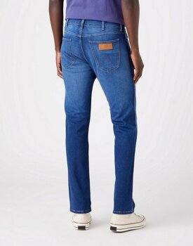 WRANGLER GREENSBORO MĘSKIE SPODNIE JEANSOWE JEANS DŻINSY HEARTBREAKER W15QYI23A