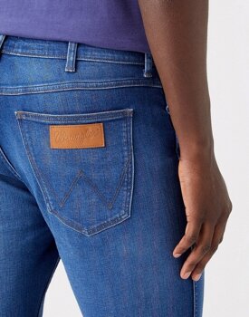 WRANGLER GREENSBORO MĘSKIE SPODNIE JEANSOWE JEANS DŻINSY HEARTBREAKER W15QYI23A