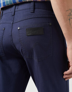 WRANGLER GREENSBORO MĘSKIE SPODNIE MATERIAŁOWE CHINO CHINOSY DARK NAVY 112350802