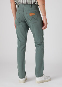 WRANGLER GREENSBORO MĘSKIE SPODNIE MATERIAŁOWE THYME W15QDRG37