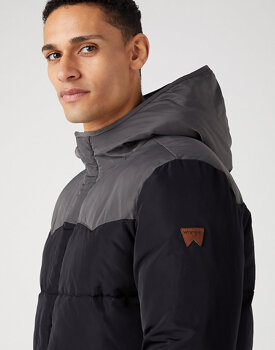 WRANGLER PUFFER JACKET MĘSKA KURTKA ZIMOWA Z KAPTUREM CIEPŁA BLACK W40AWU100