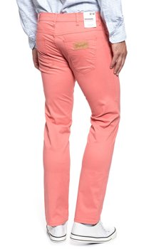 WRANGLER SPODNIE MĘSKIE GREENSBORO CORAL W15QWAR03