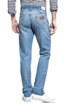 WRANGLER SPODNIE MĘSKIE GREENSBORO FADED BLUE W15QY1306